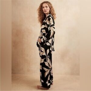 Banana Republic satin pyjama set - size small